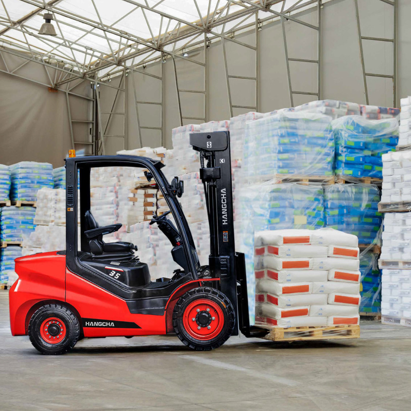Hangcha XF25 LPG forklift in warehouse with pallet stacks
