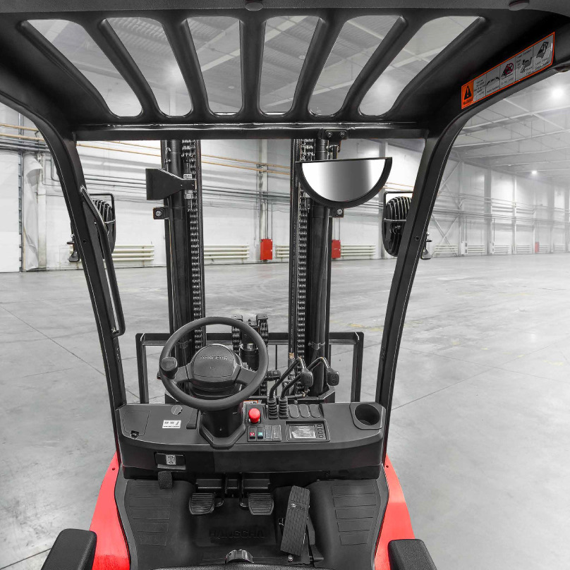 Inside the Hangcha XF25 LPG cab — operator view of controls and instrument panel